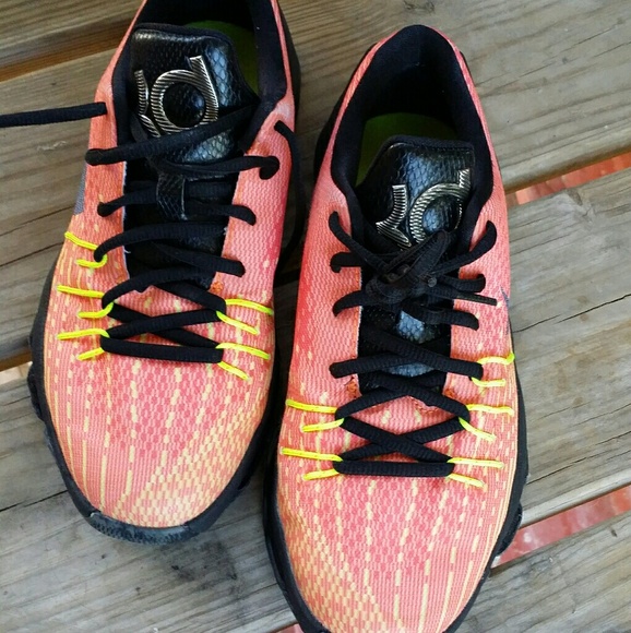 Nike - Picture 3 of 3